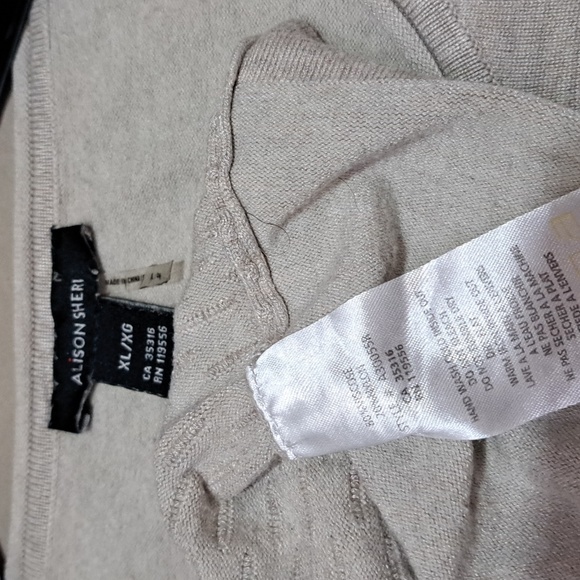 Woman's XL Sweater - Picture 4 of 4